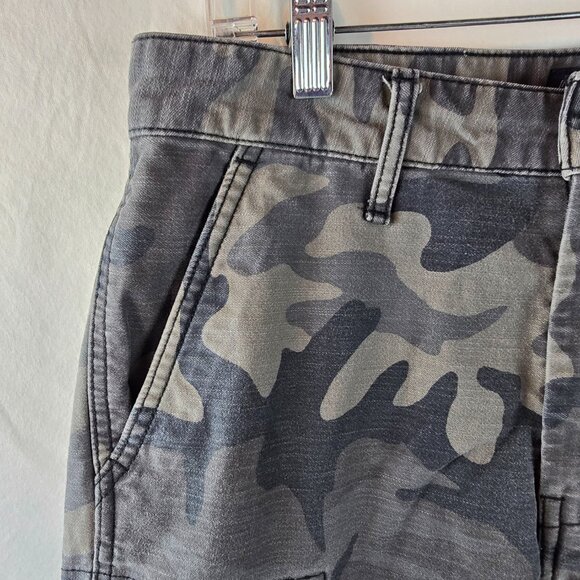 Levis Cargo Shorts Mens 30 Green Camo Cotton Utility Pockets Outdoor Ripstop - Picture 3 of 11